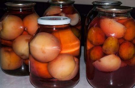 компот из персиков на зиму, рецепты с косточкой и без